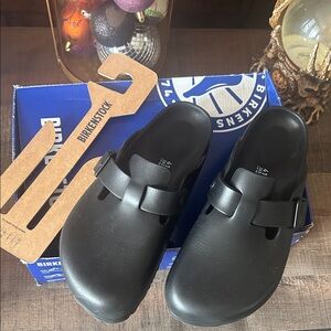 Birkenstock Classic Black Slip-On Clogs
New
Size 10 women